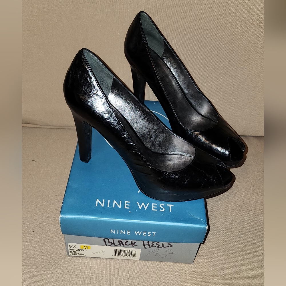 Nine West Francisco Distressed High Heel size 9.5
